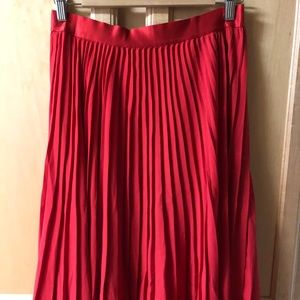 Express Pleated Midi Skirt in Red